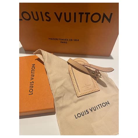 etiqueta louis vuitton